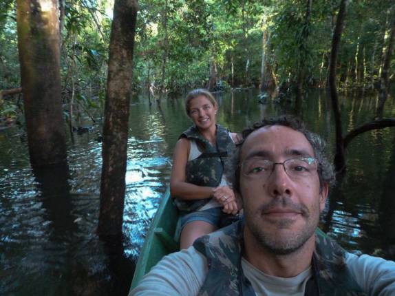 Passeio na floresta alagada na Reserva de Mamirauá, perto de Tefé, no Amazonas